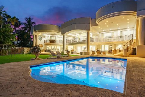 House in Hollywood, Florida 8 bedrooms, 624.12 sq.m. № 1951097 - photo 26