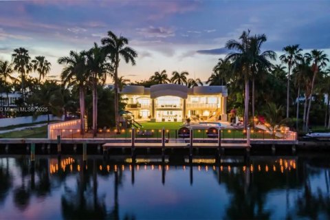 House in Hollywood, Florida 8 bedrooms, 624.12 sq.m. № 1951097 - photo 7