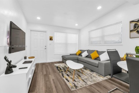 Villa ou maison à vendre à Fort Lauderdale, Floride: 3 chambres, 95.78 m2 № 2033311 - photo 3