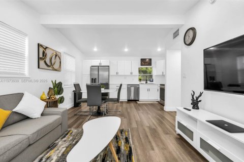 Villa ou maison à vendre à Fort Lauderdale, Floride: 3 chambres, 95.78 m2 № 2033311 - photo 2