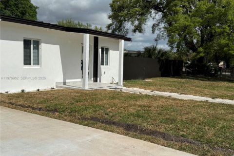 House in Miami Gardens, Florida 3 bedrooms, 130.53 sq.m. № 2043257 - photo 3