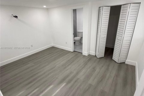 House in Miami Gardens, Florida 3 bedrooms, 130.53 sq.m. № 2043257 - photo 16