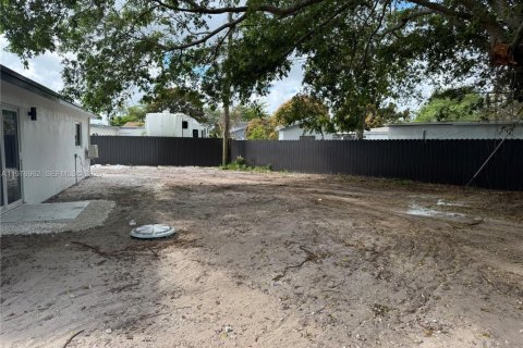 House in Miami Gardens, Florida 3 bedrooms, 130.53 sq.m. № 2043257 - photo 28