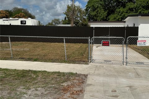 House in Miami Gardens, Florida 3 bedrooms, 130.53 sq.m. № 2043257 - photo 25