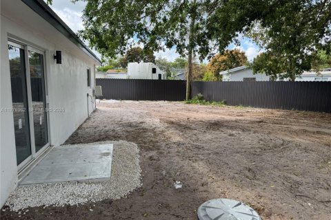 House in Miami Gardens, Florida 3 bedrooms, 130.53 sq.m. № 2043257 - photo 29