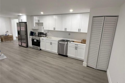 House in Miami Gardens, Florida 3 bedrooms, 130.53 sq.m. № 2043257 - photo 17