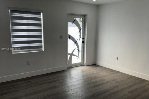 House in Miami Gardens, Florida 3 bedrooms, 130.53 sq.m. № 2043257 - photo 8