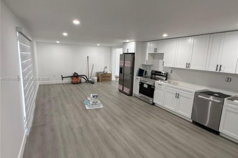 House in Miami Gardens, Florida 3 bedrooms, 130.53 sq.m. № 2043257 - photo 13