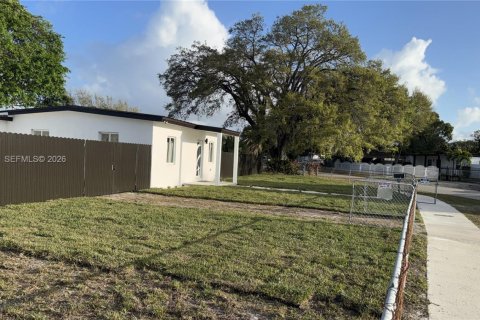 House in Miami Gardens, Florida 3 bedrooms, 130.53 sq.m. № 2043257 - photo 6