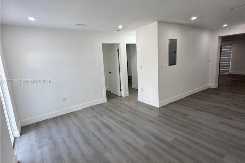 House in Miami Gardens, Florida 3 bedrooms, 130.53 sq.m. № 2043257 - photo 14