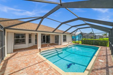 House in Cape Coral, Florida 3 bedrooms, 172.43 sq.m. № 1631587 - photo 3
