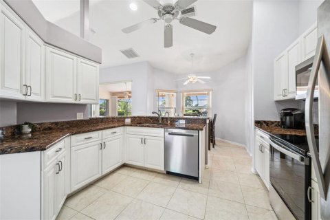 House in Cape Coral, Florida 3 bedrooms, 172.43 sq.m. № 1631587 - photo 20
