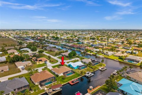 House in Cape Coral, Florida 3 bedrooms, 172.43 sq.m. № 1631587 - photo 10