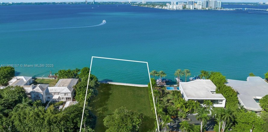 Land in Miami Beach, Florida № 1956860