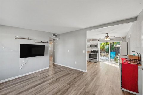 House in Seminole, Florida 3 bedrooms, 93.27 sq.m. № 2116035 - photo 5