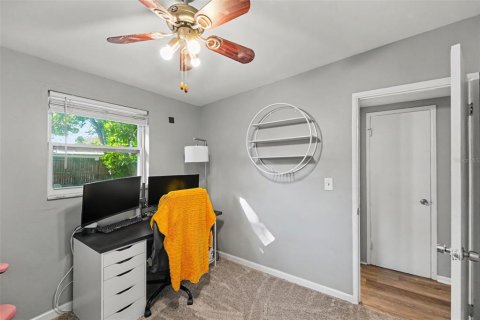 House in Seminole, Florida 3 bedrooms, 93.27 sq.m. № 2116035 - photo 18