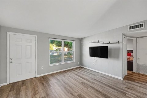 House in Seminole, Florida 3 bedrooms, 93.27 sq.m. № 2116035 - photo 4