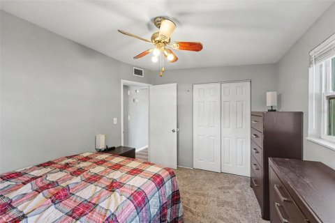 House in Seminole, Florida 3 bedrooms, 93.27 sq.m. № 2116035 - photo 12