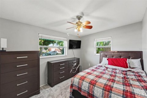House in Seminole, Florida 3 bedrooms, 93.27 sq.m. № 2116035 - photo 13
