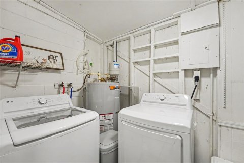 House in Seminole, Florida 3 bedrooms, 93.27 sq.m. № 2116035 - photo 20