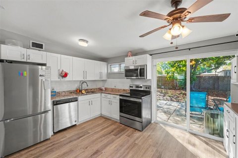 House in Seminole, Florida 3 bedrooms, 93.27 sq.m. № 2116035 - photo 7