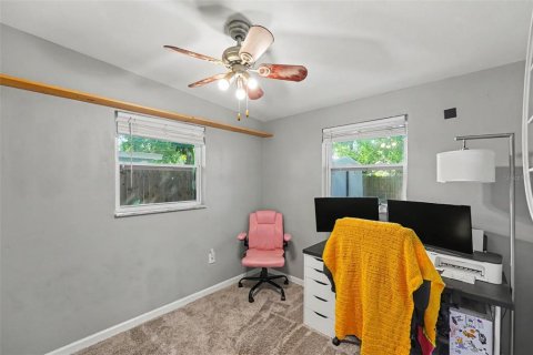 House in Seminole, Florida 3 bedrooms, 93.27 sq.m. № 2116035 - photo 17