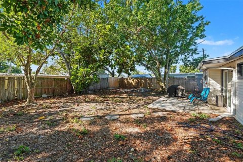 House in Seminole, Florida 3 bedrooms, 93.27 sq.m. № 2116035 - photo 22