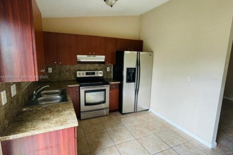 Touwnhouse à louer à Homestead, Floride: 3 chambres, 89.56 m2 № 1977449 - photo 5