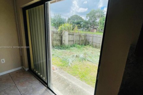 Touwnhouse à louer à Homestead, Floride: 3 chambres, 89.56 m2 № 1977449 - photo 8