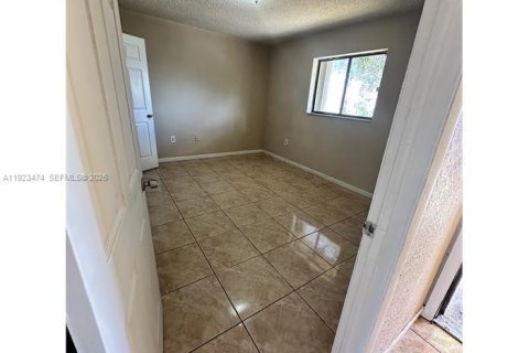 Touwnhouse à louer à Homestead, Floride: 3 chambres, 89.56 m2 № 1977449 - photo 14