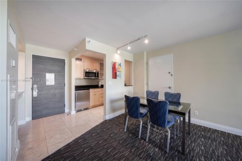 Купить отель в Форт-Лодердейл, Флорида 1 спальня, 51.47м2, № 2050773 - фото 14