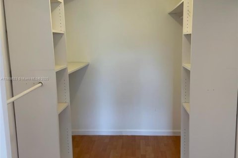 Condo in Miami, Florida, 2 bedrooms  № 1896724 - photo 9