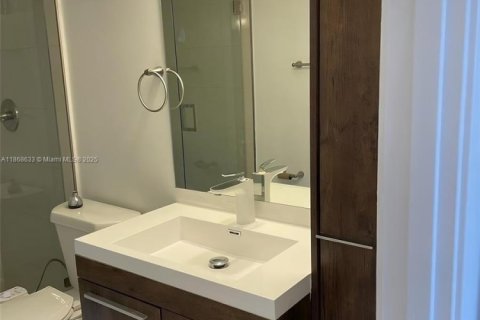 Condo in Miami, Florida, 2 bedrooms  № 1896724 - photo 8