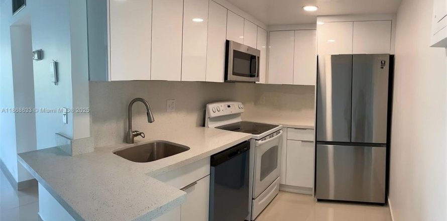 Condo in Miami, Florida, 2 bedrooms  № 1896724