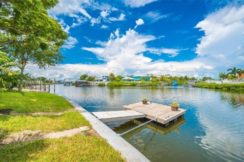 House in Apollo Beach, Florida 3 bedrooms, 125.23 sq.m. № 1913301 - photo 28