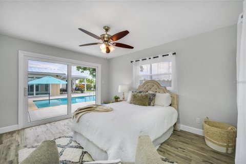 House in Apollo Beach, Florida 3 bedrooms, 125.23 sq.m. № 1913301 - photo 15
