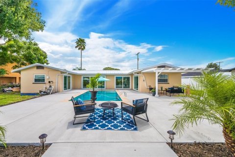House in Apollo Beach, Florida 3 bedrooms, 125.23 sq.m. № 1913301 - photo 23