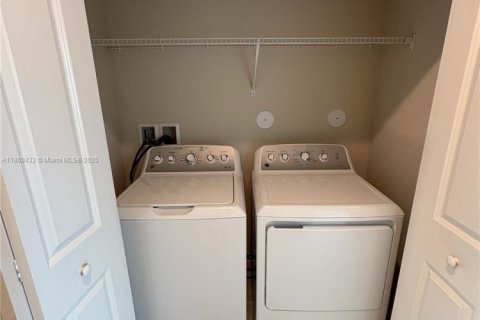 Townhouse in Florida City, Florida 3 bedrooms № 1887721 - photo 18