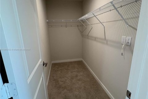 Townhouse in Florida City, Florida 3 bedrooms № 1887721 - photo 17