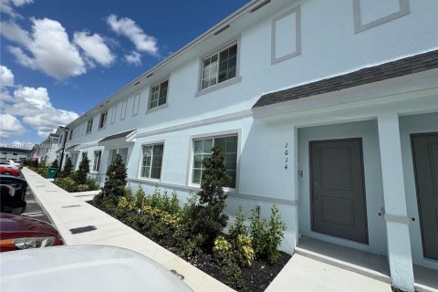 Townhouse in Florida City, Florida 3 bedrooms № 1887721 - photo 1