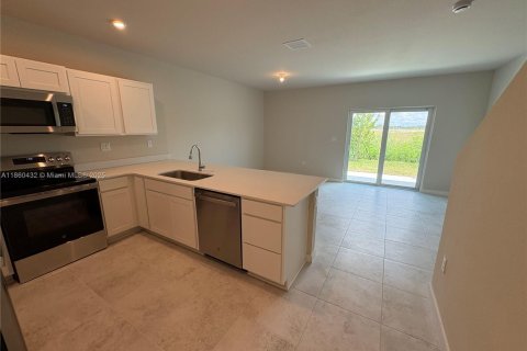 Townhouse in Florida City, Florida 3 bedrooms № 1887721 - photo 6