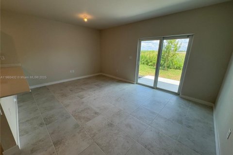 Townhouse in Florida City, Florida 3 bedrooms № 1887721 - photo 9