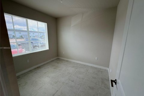 Townhouse in Florida City, Florida 3 bedrooms № 1887721 - photo 4