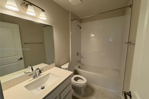 Townhouse in Florida City, Florida 3 bedrooms № 1887721 - photo 13