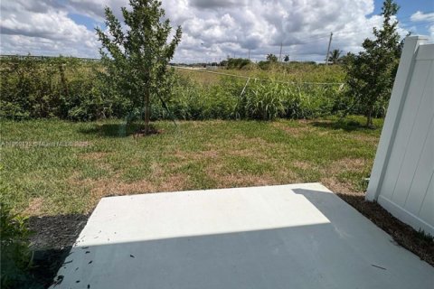 Townhouse in Florida City, Florida 3 bedrooms № 1887721 - photo 19