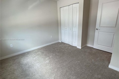 Townhouse in Florida City, Florida 3 bedrooms № 1887721 - photo 12