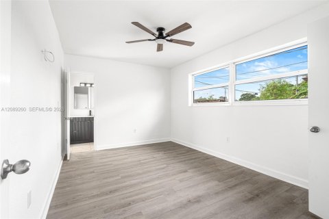 House in Miramar, Florida 3 bedrooms, 117.99 sq.m. № 2365949 - photo 21