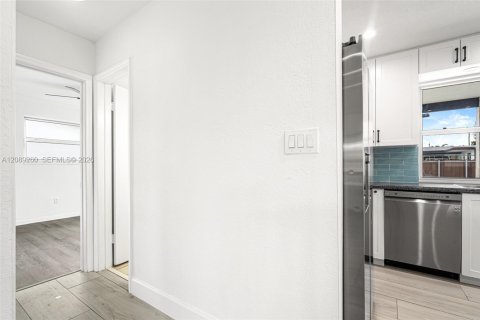 House in Miramar, Florida 3 bedrooms, 117.99 sq.m. № 2365949 - photo 28