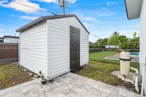 House in Miramar, Florida 3 bedrooms, 117.99 sq.m. № 2365949 - photo 27