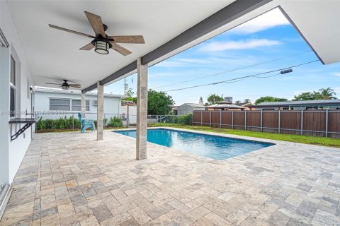 House in Miramar, Florida 3 bedrooms, 117.99 sq.m. № 2365949 - photo 5